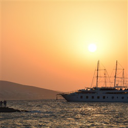 De ultieme gids voor de mooiste zonsondergangen van Mykonos per boot