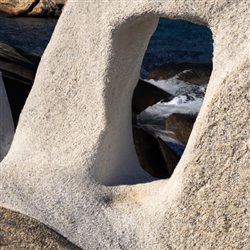 Ontdek de verborgen schatten van Mykonos: Poulakia Stones